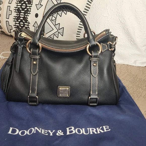 Dooney & Bourke Black Sorrento Medium Satchel Bag Like New Carried Once - Picture 2 of 10